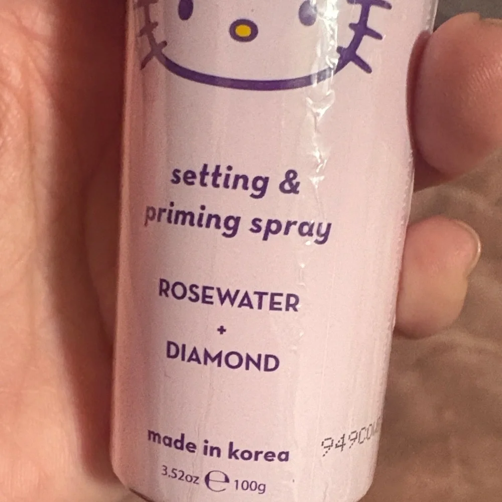 Hello Kitty setting and priming spray